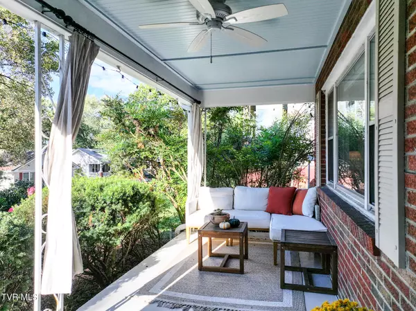 Johnson City, TN 37604,431 Poplar ST