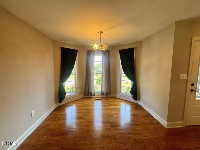 32482 Spring Crest DR, Glade Spring, VA 24340
