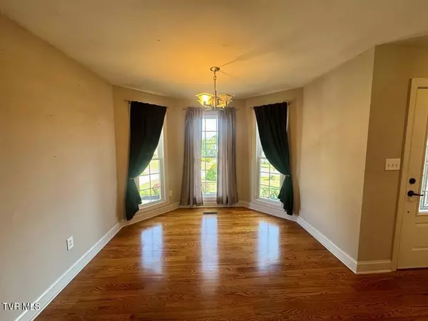 32482 Spring Crest DR, Glade Spring, VA 24340