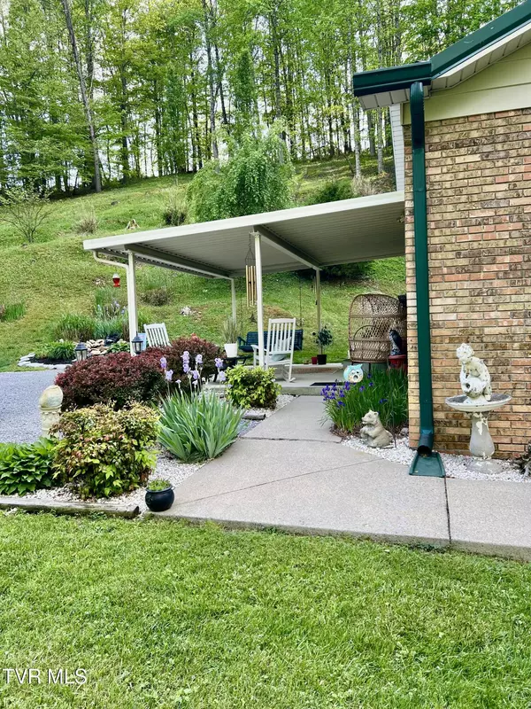 Ewing, VA 24248,478 Willow Tree RD