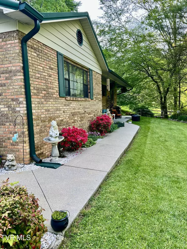 Ewing, VA 24248,478 Willow Tree RD