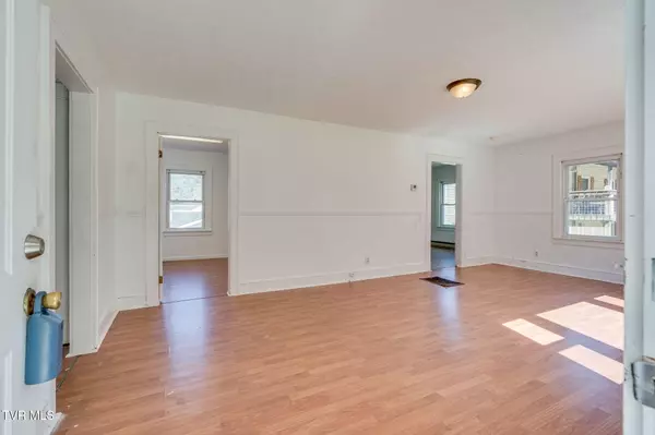 Elizabethton, TN 37643,1227 Broad ST