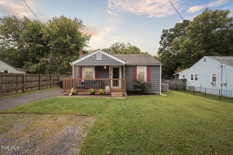 225 Atlanta AVE, Mount Carmel, TN 37645