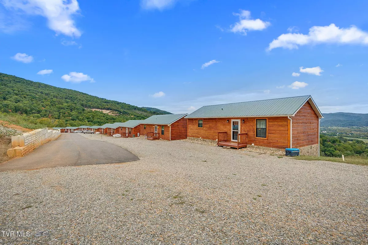 Elizabethton, TN 37643,117-135 Ridgeview DR