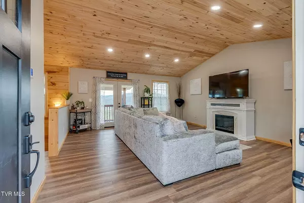 Elizabethton, TN 37643,117-135 Ridgeview DR