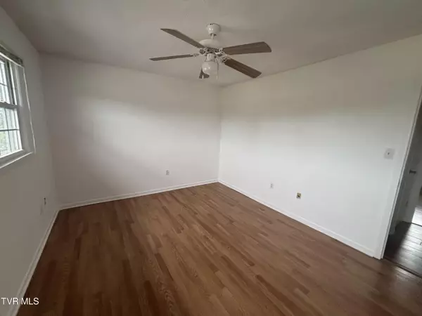 Bristol, VA 24201,182 Oakcrest CIR