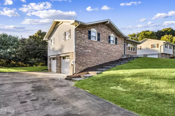 Bristol, VA 24201,363 Timber Oak DR