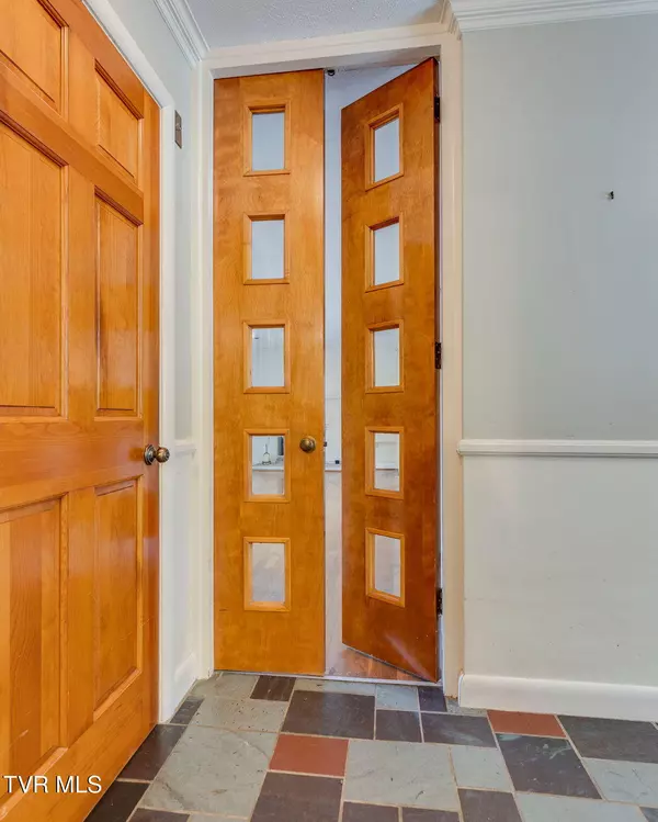 Bristol, TN 37620,325 Hidden Valley RD