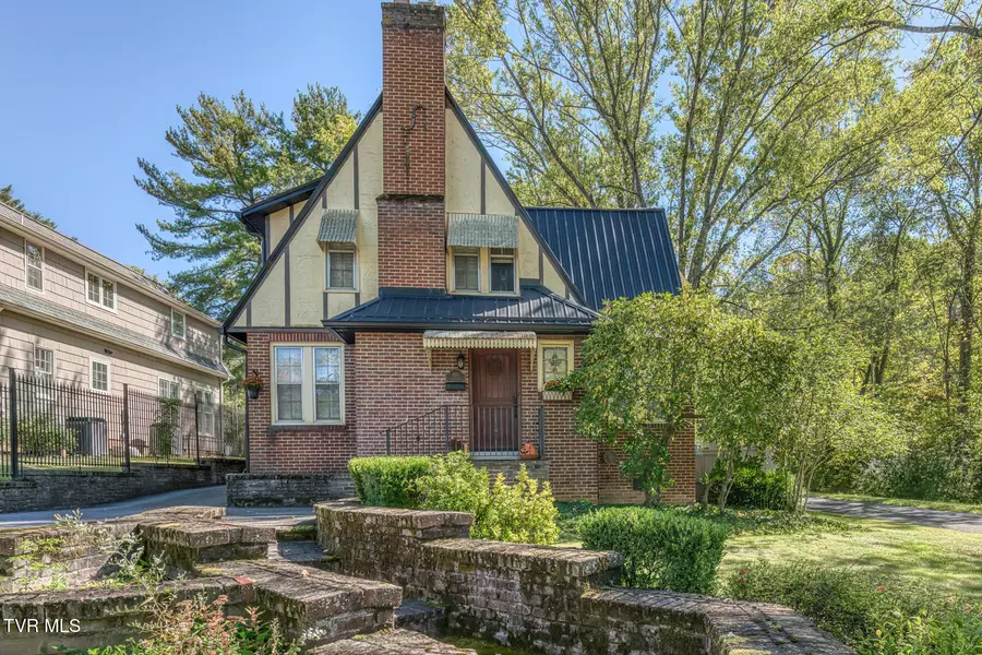 1125 Cedar PL, Johnson City, TN 37604