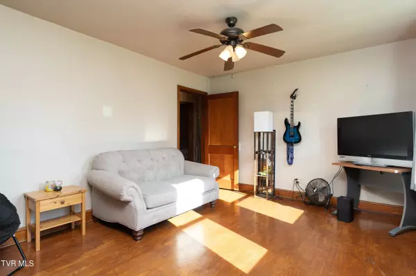 Elizabethton, TN 37643,1005 2nd ST