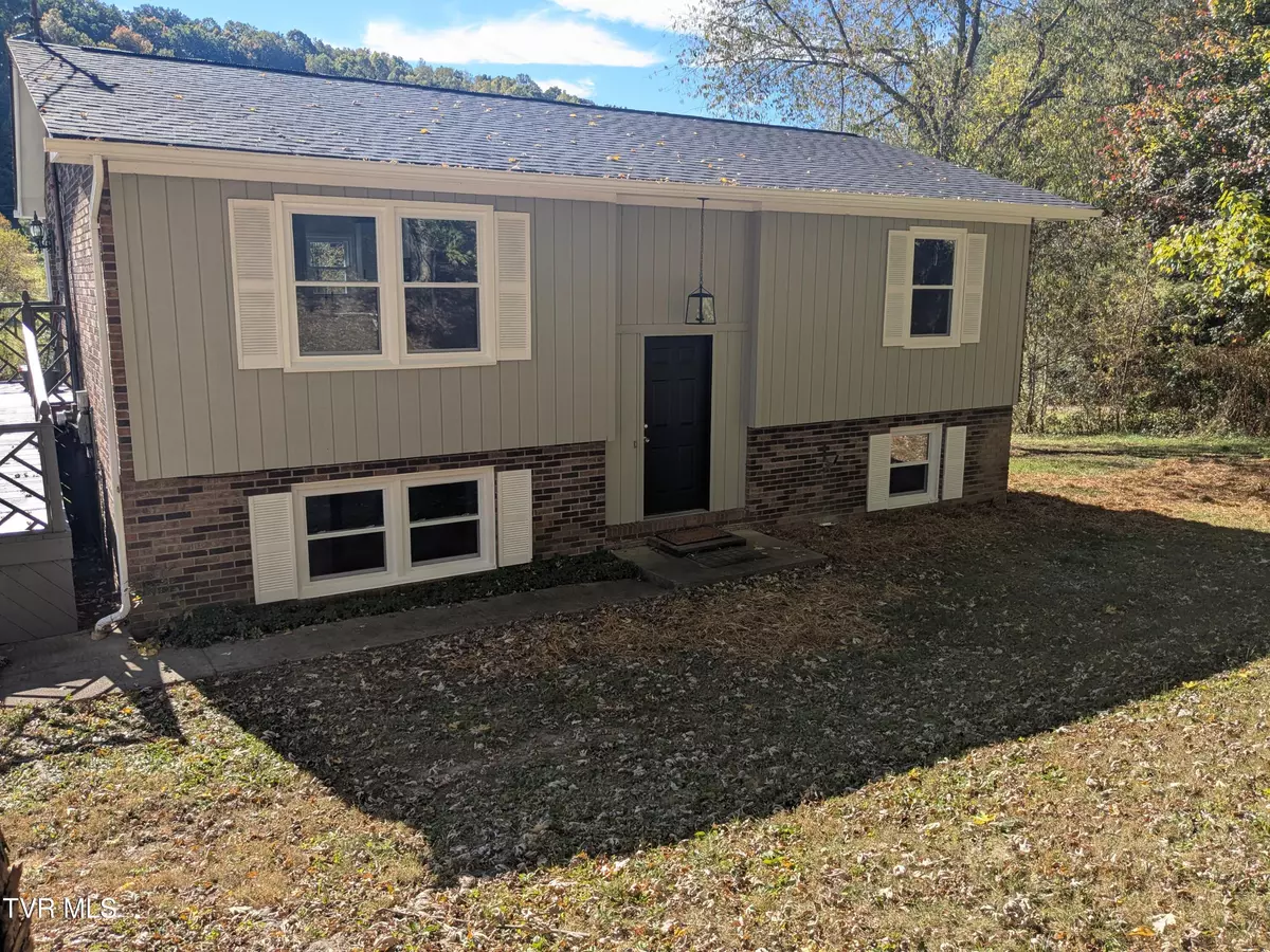 Blountville, TN 37617,252 Leonard LN