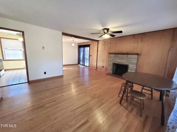 Roan Mountain, TN 37687,512 Cloudland DR