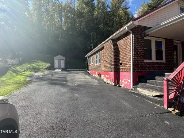 Pound, VA 24279,8342 River RD