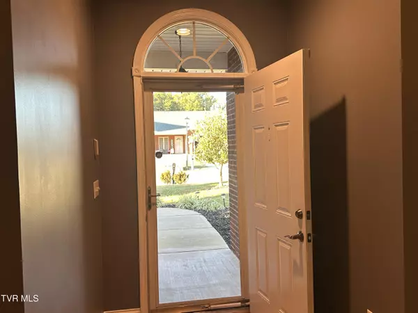 Greeneville, TN 37745,207 Planters Row #B3