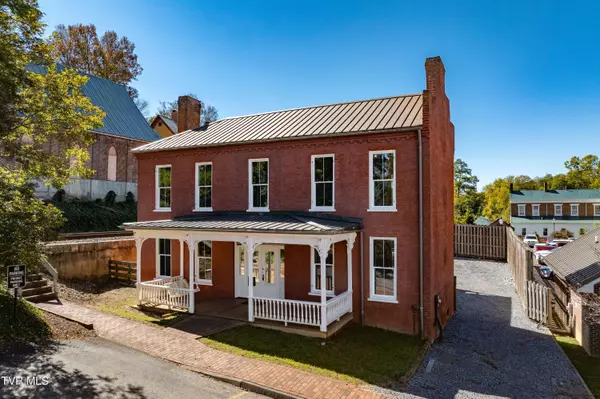 Jonesborough, TN 37659,120 Cherokee ST #2