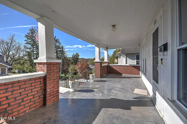 Bristol, VA 24201,1009 Lawrence AVE