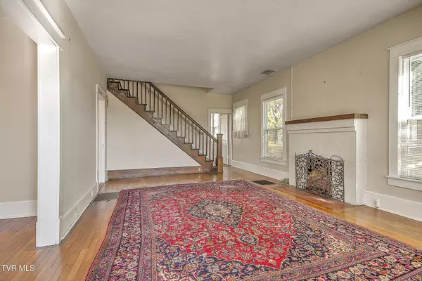 Bristol, VA 24201,1009 Lawrence AVE