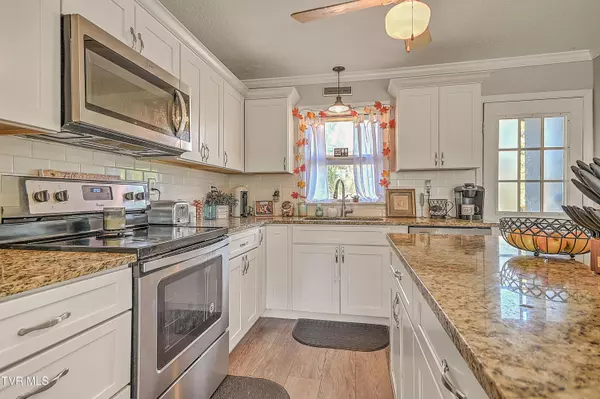 Kingsport, TN 37663,524 Dogwood DR