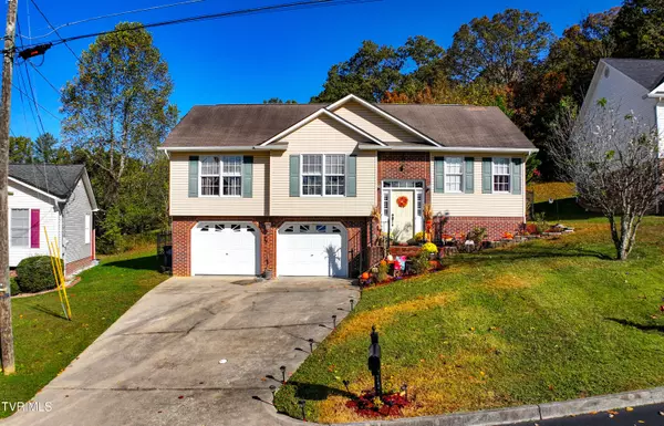 1016 Carrington CT, Kingsport, TN 37660