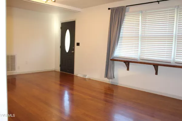 Gate City, VA 24251,618 East Carters Valley RD