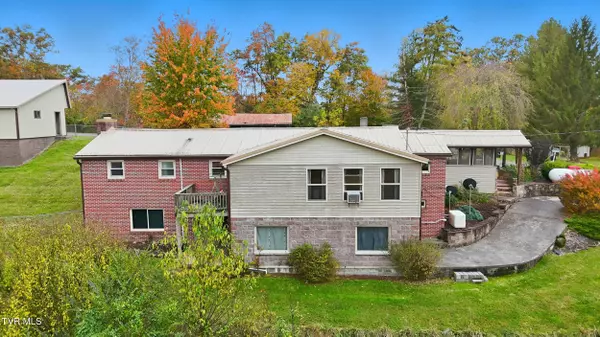 Clintwood, VA 24228,490 Delaney LN