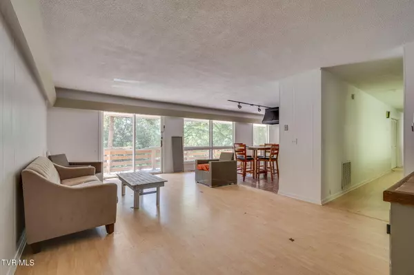 Johnson City, TN 37601,2 Rovan CIR
