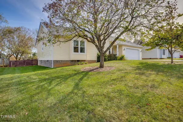 4116 Bradford LN, Johnson City, TN 37601