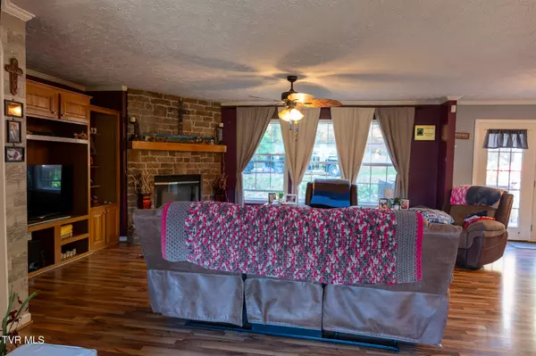 Wytheville, VA 24382,369 Back RD