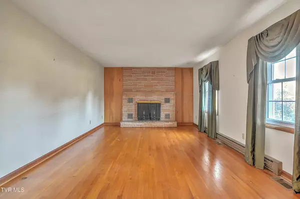 Johnson City, TN 37604,2402 Circleview DR