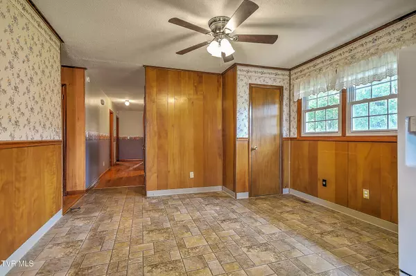 Johnson City, TN 37604,2402 Circleview DR