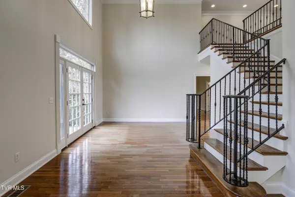 Johnson City, TN 37604,9 Carriage CT