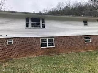 Honaker, VA 24260,3043 Lewis Creek RD