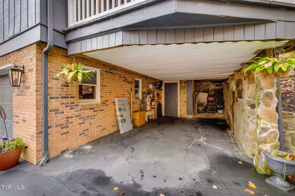 Pound, VA 24279,8651 Curtiss Hill RD