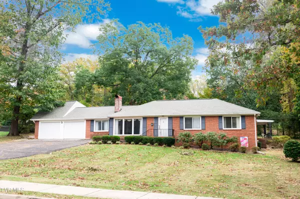 904 Forest AVE, Johnson City, TN 37601