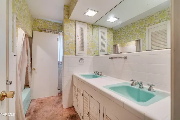 Kingsport, TN 37660,1235 Linville ST