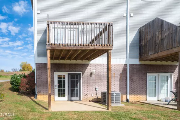 Blountville, TN 37617,200 Deck LN #1105