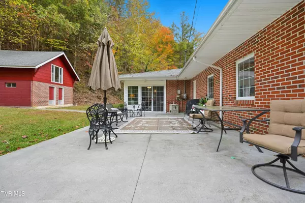 Clinchco, VA 24226,5186 Lick Creek RD