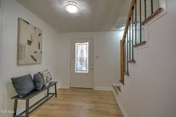 Bristol, VA 24201,425 Seminole RD