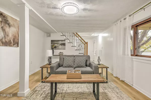 Bristol, VA 24201,425 Seminole RD