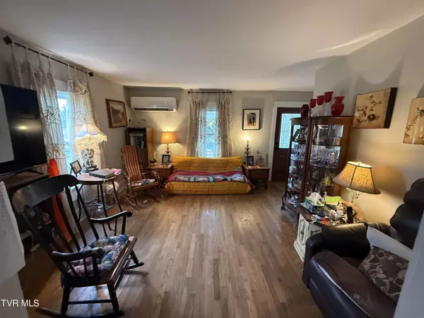 2228 Netherland Inn RD, Kingsport, TN 37660