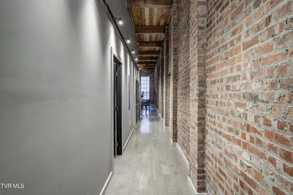 809 State ST #302, Bristol, VA 24201