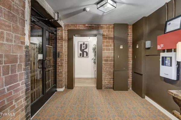 201 Eighth ST #103, Bristol, TN 37620