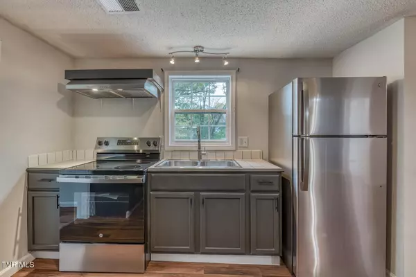 Johnson City, TN 37604,196 Hopper RD