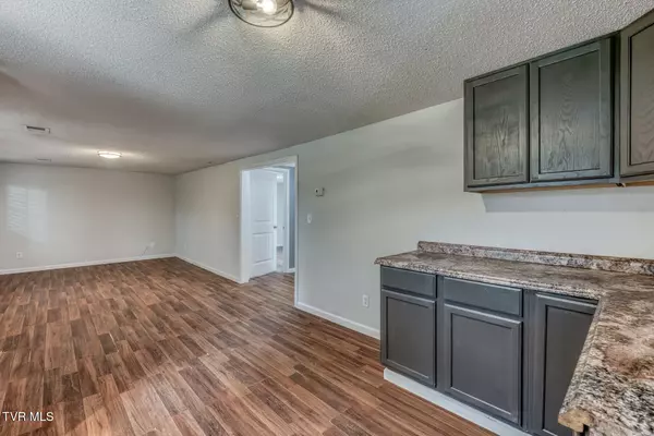 Johnson City, TN 37604,196 Hopper RD