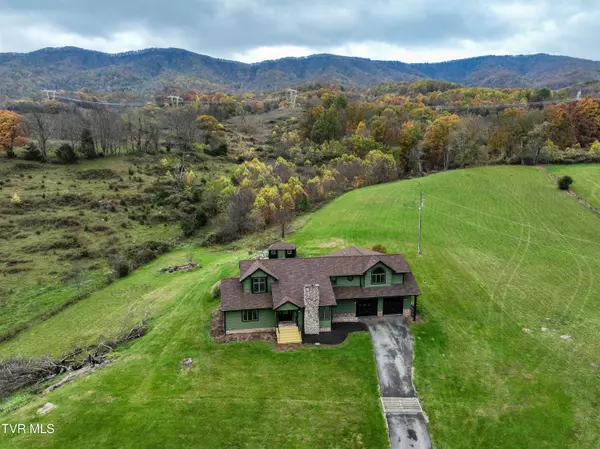 Cedar Bluff, VA 24609,5639 Mountain RD