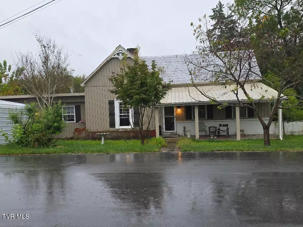 Jonesborough, TN 37659,208 Vines DR