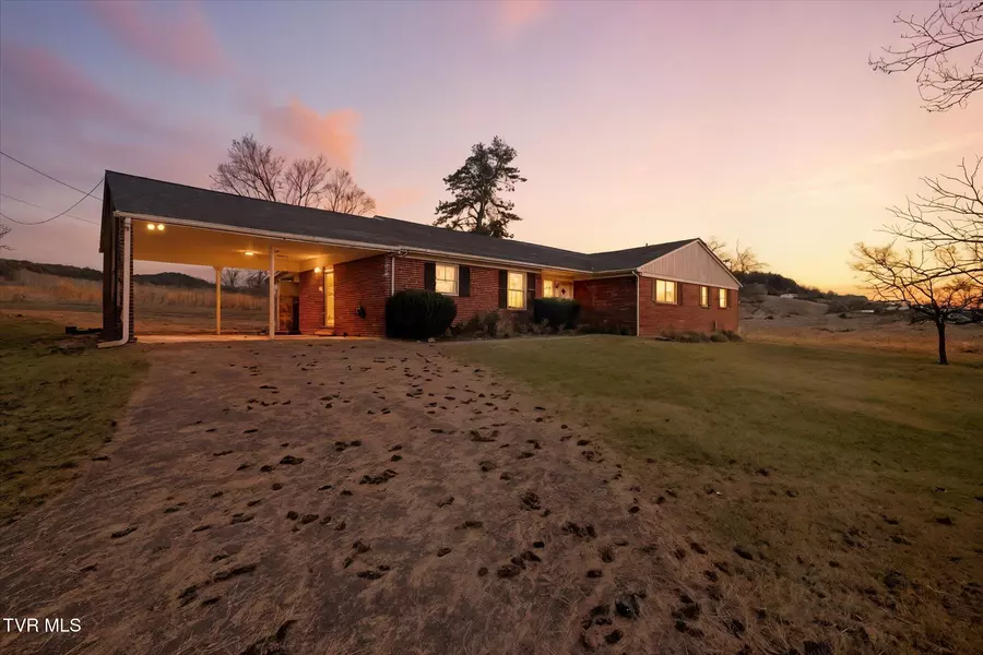 82 Hurt AVE, Lebanon, VA 24266