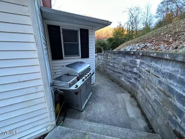 Clinchco, VA 24226,147 Gilmore ST