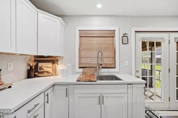 Unicoi, TN 37692,213 Scott RD