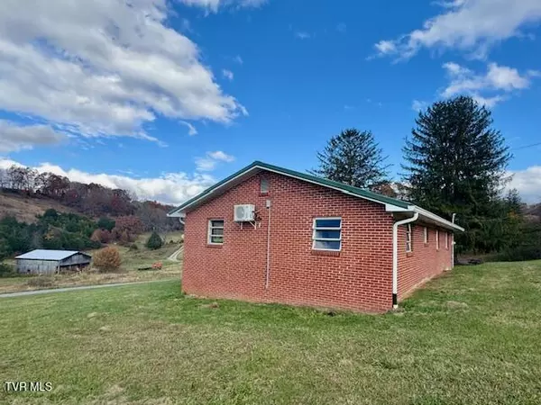 Rose Hill, VA 24281,526 Blue Hollow RD